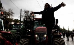 Yunanistan’da çiftçiler yeniden sokakta