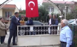 Türkiye’nin ilk astronotu Alper Gezeravcı’nın ailesine Türk Bayrağı hediye edildi