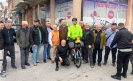 Hac vazifesini yerine getirmek için Kuzey Makedonya’dan bisikletle yola çıktılar