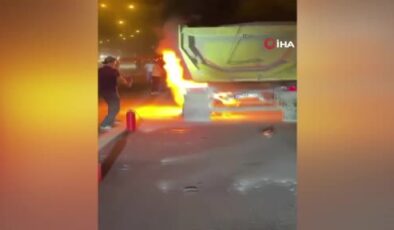 Başakşehir TEM Otoyolu’nda hafriyat kamyonu alev alev yandı