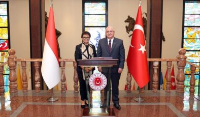 Bakan Güler, Endonezya Dışişleri Bakanı Marsudi ile bir araya geldi