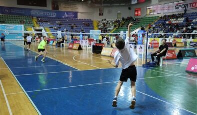 Rize’de 13 yaş altı Türkiye Badminton Şampiyonası başladı